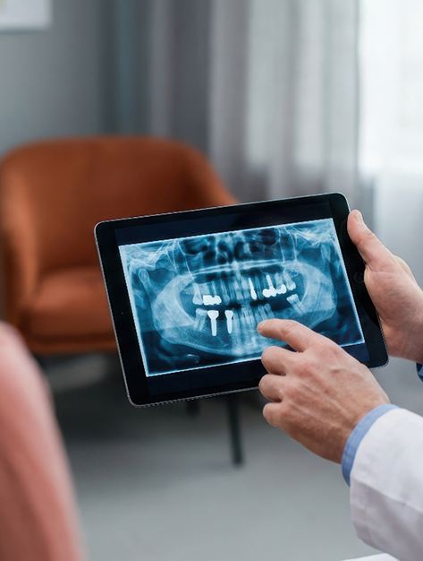 Patient and oral surgeon talking during consultation